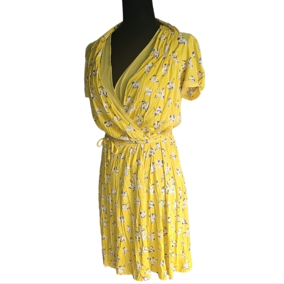 2/$20 Juicy Couture - Floral Silk Wrap Dress - Size Medium - Picture 4 of 10